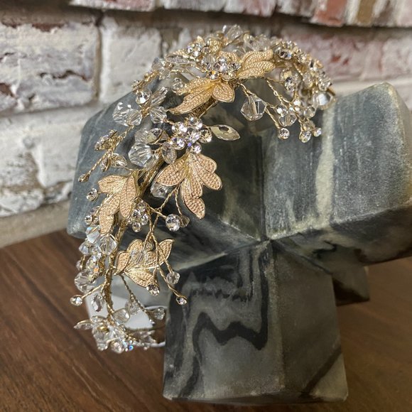 NWT MOLDABLE CRYSTAL TIARA main image 4